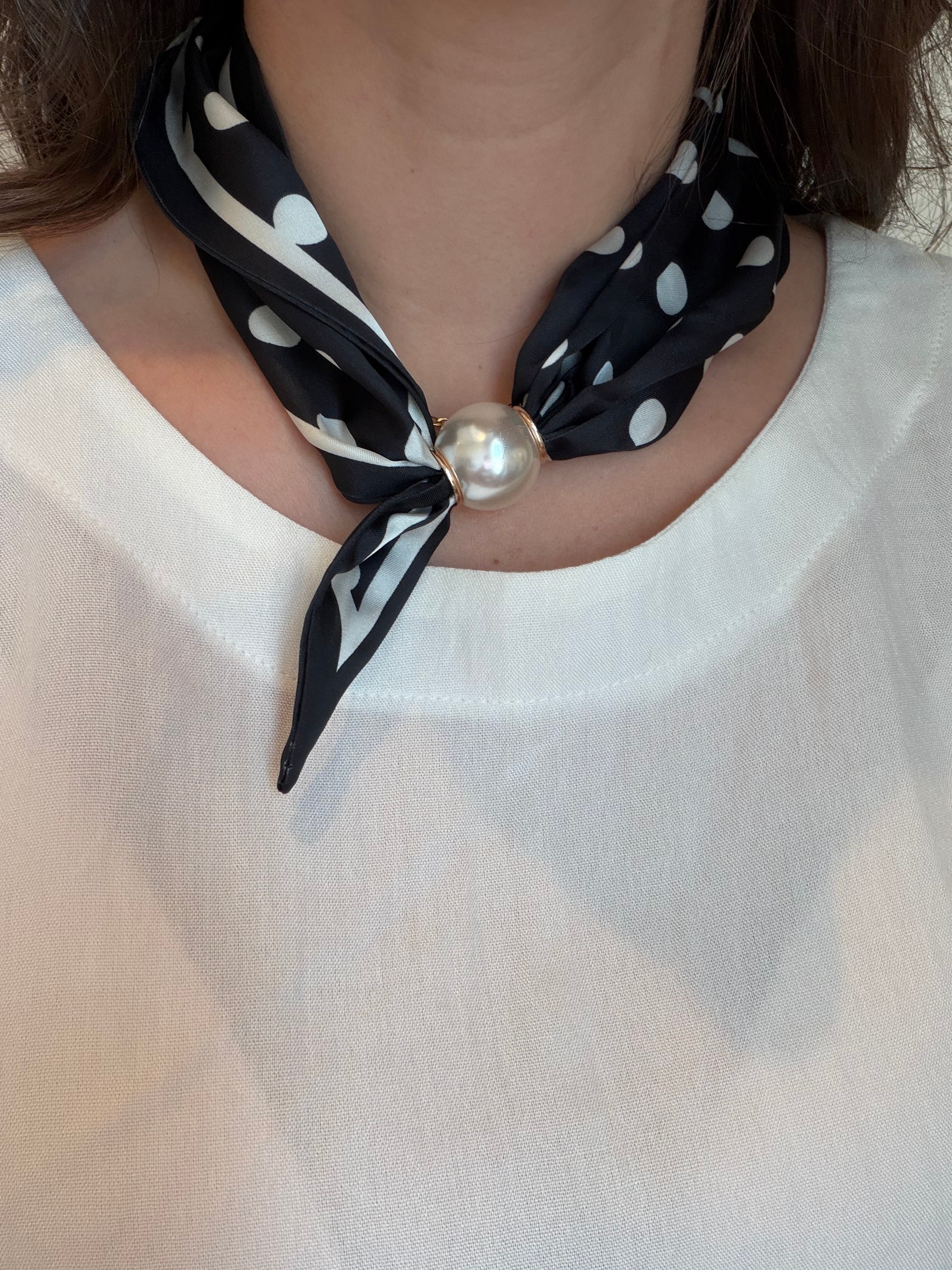 Pearl Clasp Neck Scarf