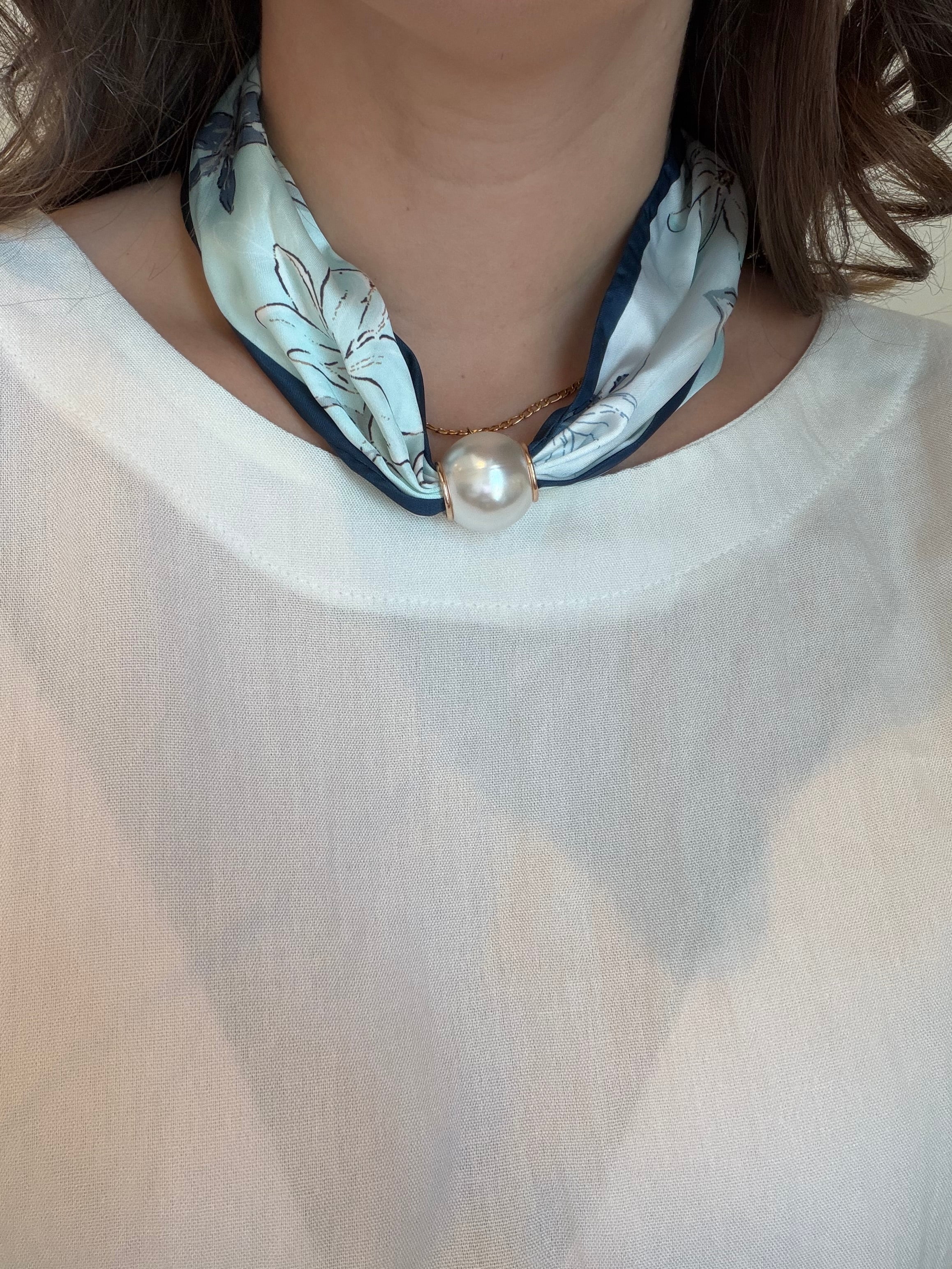 Pearl Clasp Neck Scarf