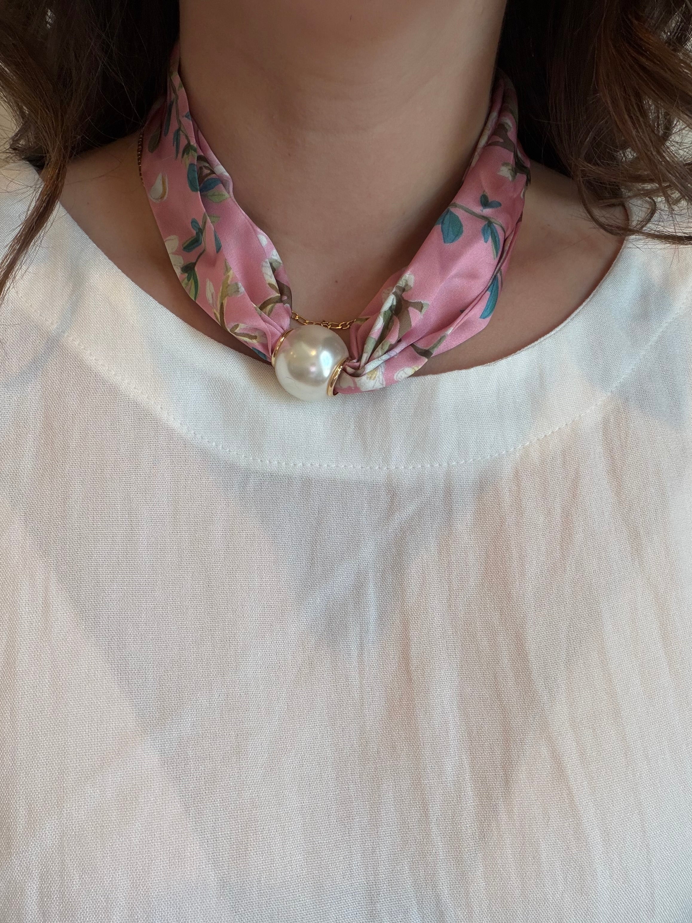 Pearl Clasp Neck Scarf