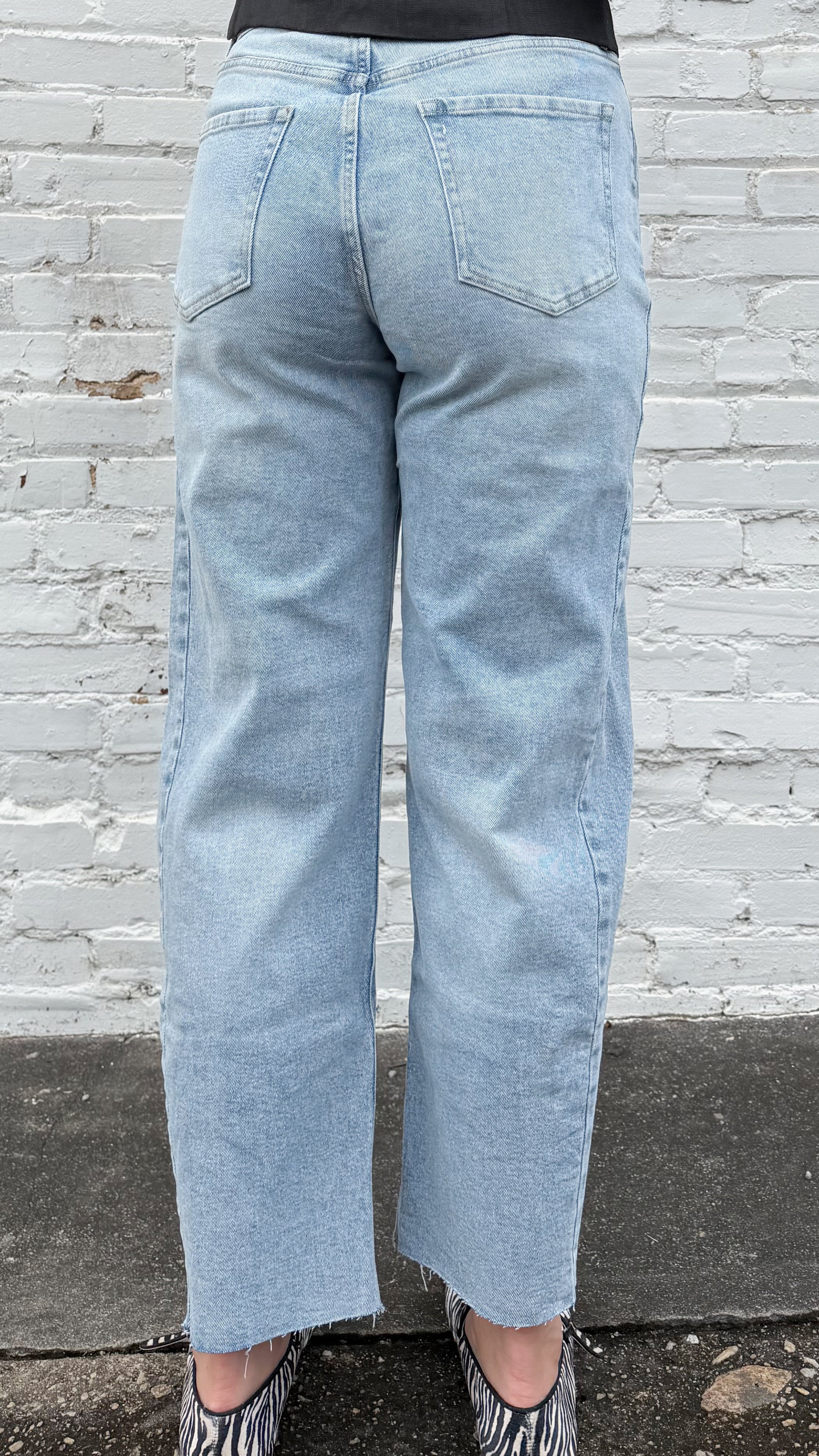 Sloane BLUE by ARTEMIS High Rise Barrel Jeans Light Wash
