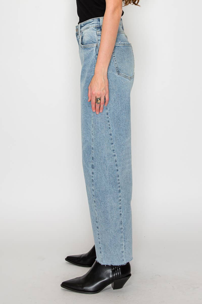 Sloane BLUE by ARTEMIS High Rise Barrel Jeans Light Wash