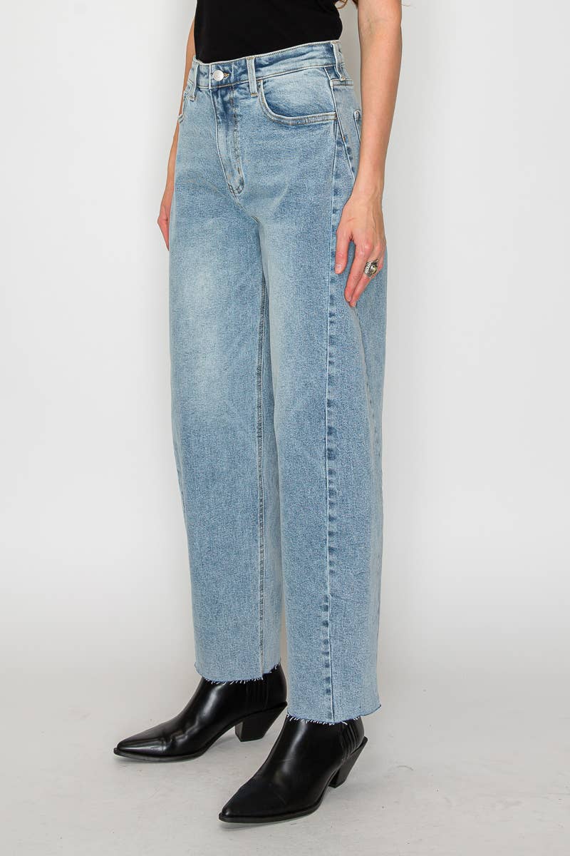Sloane BLUE by ARTEMIS High Rise Barrel Jeans Light Wash